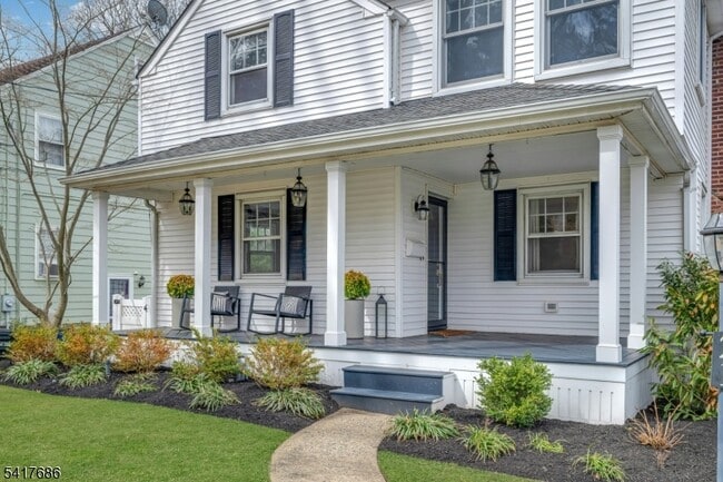 21 Ridgedale Ave in Summit, NJ - Building Photo - Building Photo