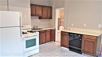 8 Flora St in Providence, RI - Building Photo - Building Photo