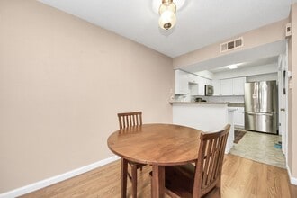 10555 Turtlewood Ct in Houston, TX - Foto de edificio - Building Photo