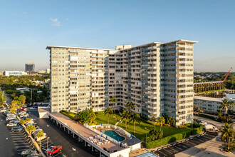 Breakwater Towers in Fort Lauderdale, FL - Building Photo - Primary Photo