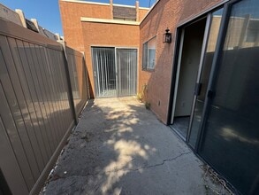 8333 Comanche Rd NE in Albuquerque, NM - Building Photo - Building Photo