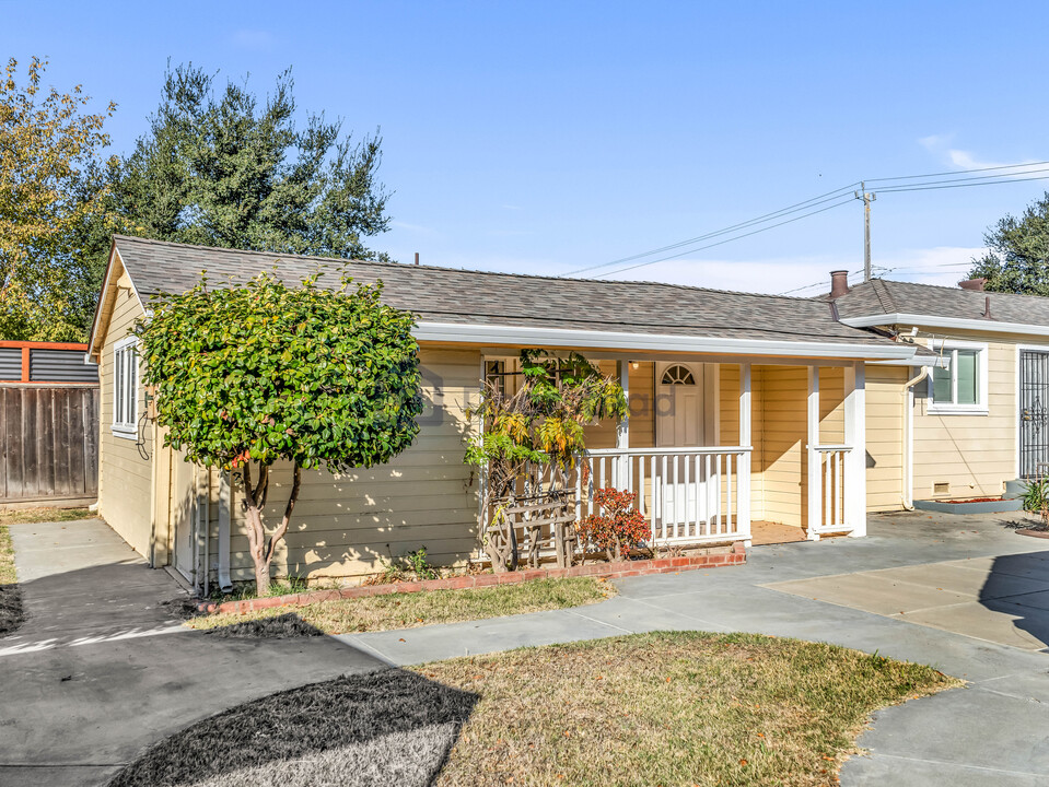 48 College Rd in Watsonville, CA - Building Photo