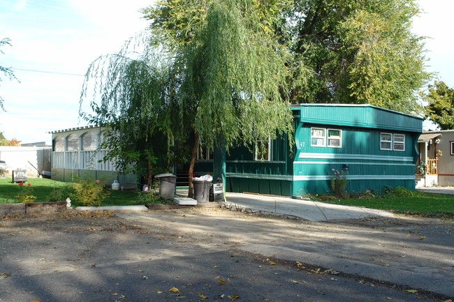 Country Living Mobile Home Park in Nampa, ID - Building Photo - Building Photo