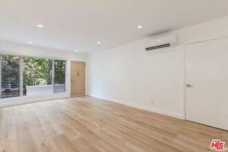 1268 N Sweetzer Ave in West Hollywood, CA - Building Photo - Building Photo