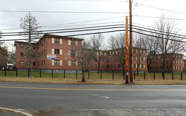 4 Howard St in Poughkeepsie, NY - Foto de edificio - Building Photo