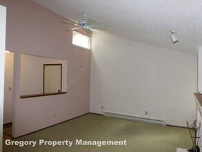 12621 NE 130th Way in Kirkland, WA - Building Photo - Building Photo