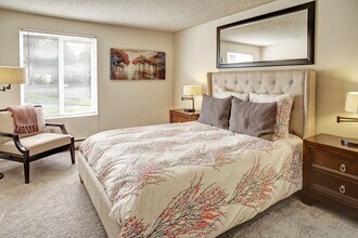 Lakeside Apartments in Mountlake Terrace, WA - Foto de edificio - Building Photo