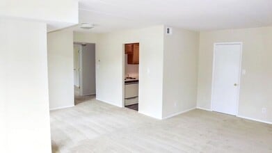 125A Clubhouse Dr SW in Leesburg, VA - Building Photo - Building Photo
