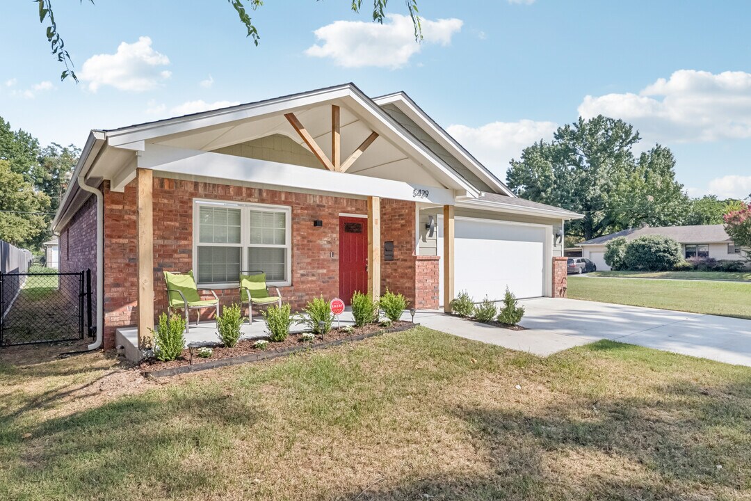 5429 S Norfolk Ave in Tulsa, OK - Building Photo