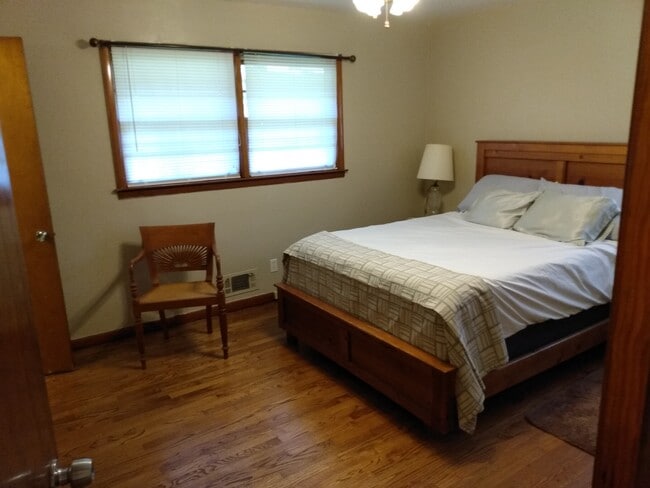2013 Yucca Dr in Decatur, GA - Foto de edificio - Building Photo