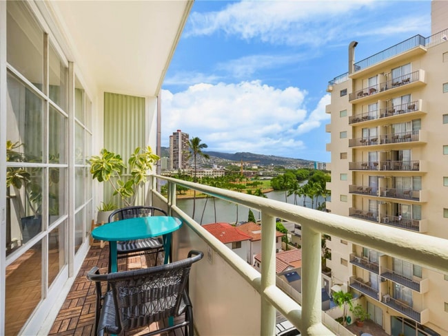 445 Kaiolu St in Honolulu, HI - Building Photo - Building Photo