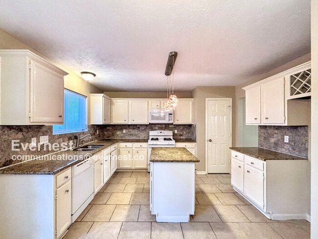 8019 Carmel Cir in Houston, TX - Foto de edificio - Building Photo