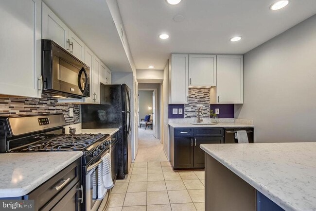 2044 Royal Fern Ct in Reston, VA - Building Photo - Building Photo