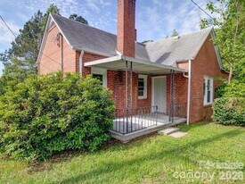 720 S Main St in Troy, NC - Building Photo