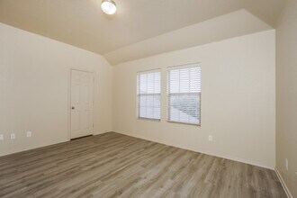 7530 Whispine in San Antonio, TX - Foto de edificio - Building Photo