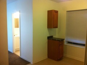 8152 S Evans in Chicago, IL - Building Photo - Interior Photo