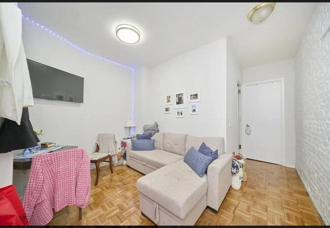 property at 335 W 43rd St