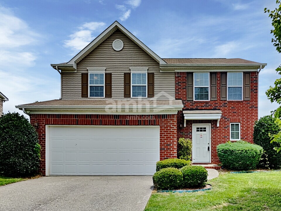 1056 Countess Ln in Spring Hill, TN - Building Photo