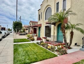 211 Corona Ave in Long Beach, CA - Building Photo - Building Photo
