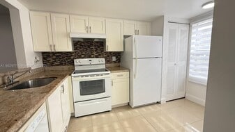 3836 NW 90th Ave in Sunrise, FL - Building Photo