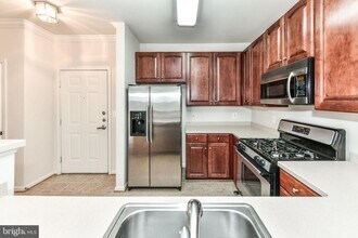 12001 Market St in Reston, VA - Building Photo - Building Photo