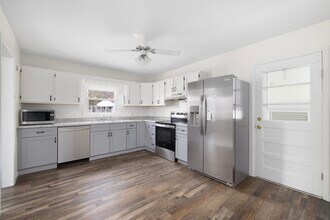 1002A Circle Dr in Elizabethton, TN - Building Photo - Building Photo