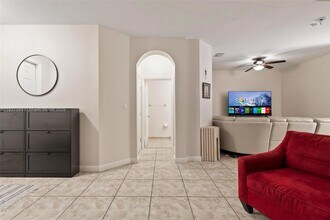 8945 W 33rd Ave in Hialeah, FL - Building Photo - Building Photo