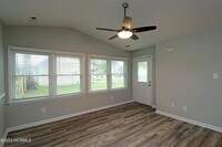 498 Hemlock Dr photo'