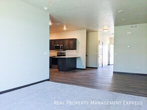 3 Bedroom 2.5 Bathroom Townhome w/ Attache in Sioux Falls, SD - Building Photo - Building Photo