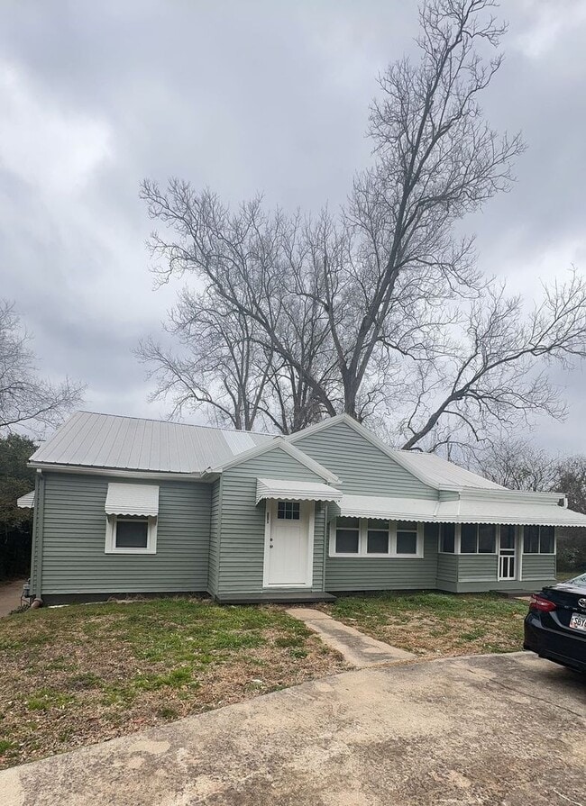 property at 505 E 5th St