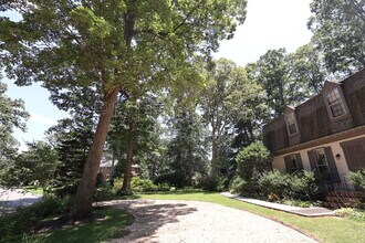 1735 Robindale Rd in Richmond, VA - Building Photo - Building Photo