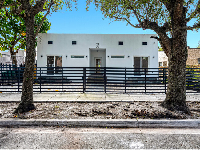 536 NW 42nd St in Miami, FL - Building Photo - Building Photo