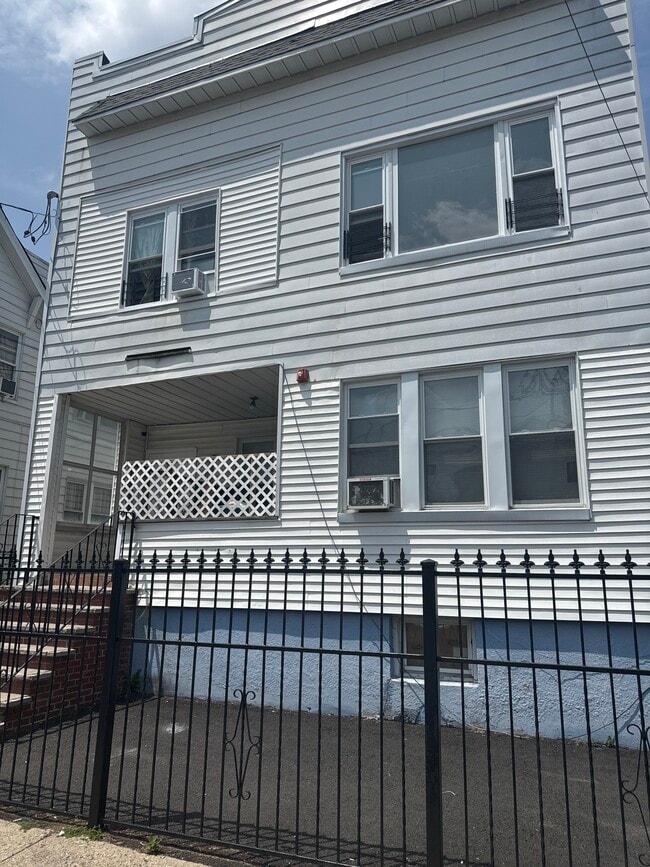 124 E 32nd St, Unit 1