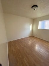 211 W Camron Ave in Tulare, CA - Building Photo - Building Photo