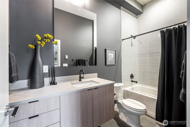 2515 E Yesler Way in Seattle, WA - Foto de edificio - Building Photo