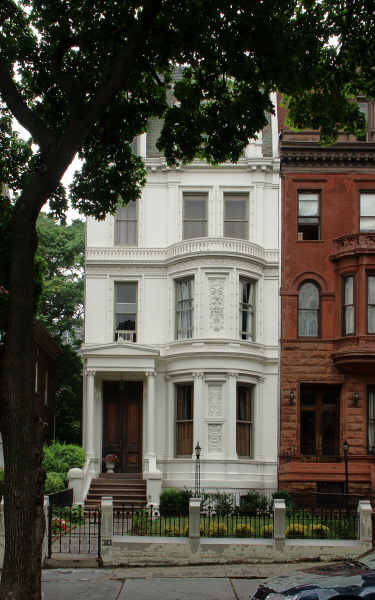 313 Clinton Ave in Brooklyn, NY - Building Photo