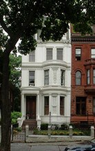 313 Clinton Ave in Brooklyn, NY - Foto de edificio - Building Photo