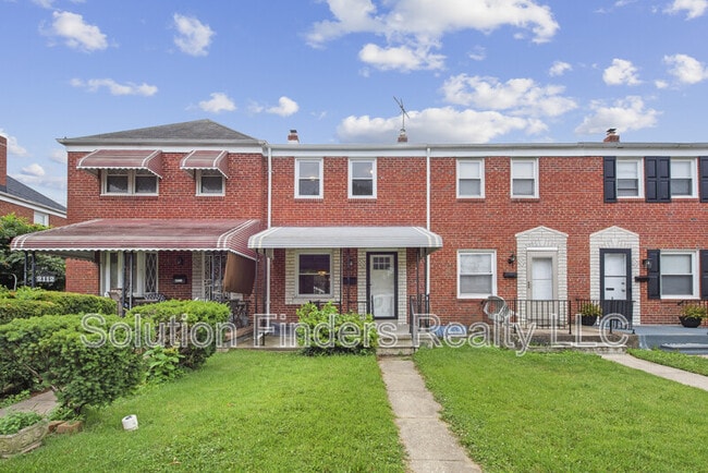 2110 Coralthorn Rd in Middle River, MD - Foto de edificio - Building Photo