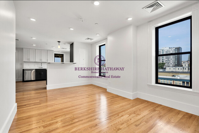 434 Massachusetts Ave in Cambridge, MA - Building Photo - Building Photo