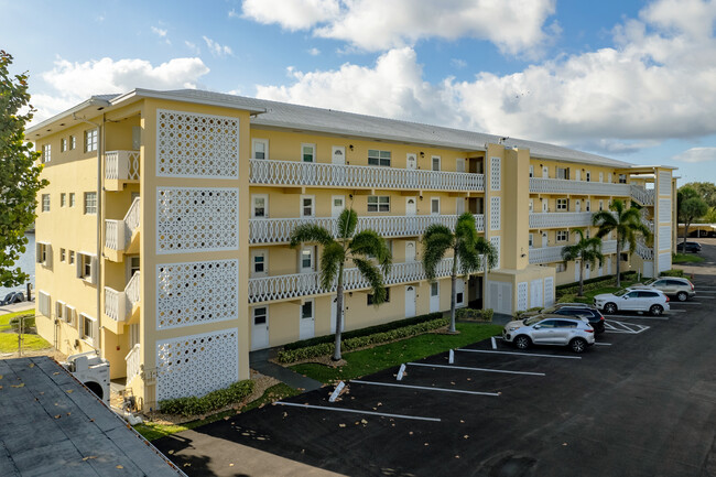 Riverhouse Terrace in Deerfield Beach, FL - Building Photo - Building Photo