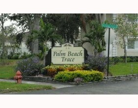 104 Palm Beach Trace Dr in Royal Palm Beach, FL - Building Photo - Building Photo