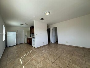 623 NW 9th Ave in Fort Lauderdale, FL - Building Photo - Building Photo