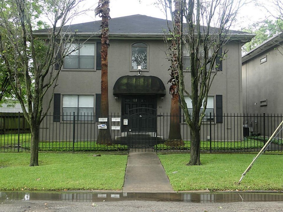 311 Branard St in Houston, TX - Building Photo