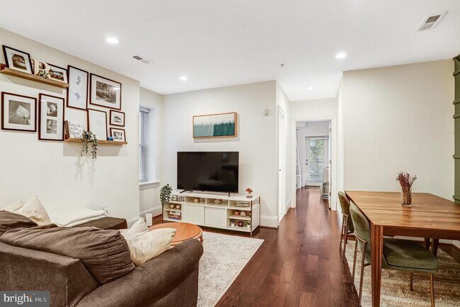 3937 Davis Pl NW in Washington, DC - Building Photo - Building Photo