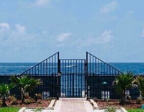 1239 Hillsboro Mile in Hillsboro Beach, FL - Building Photo - Building Photo