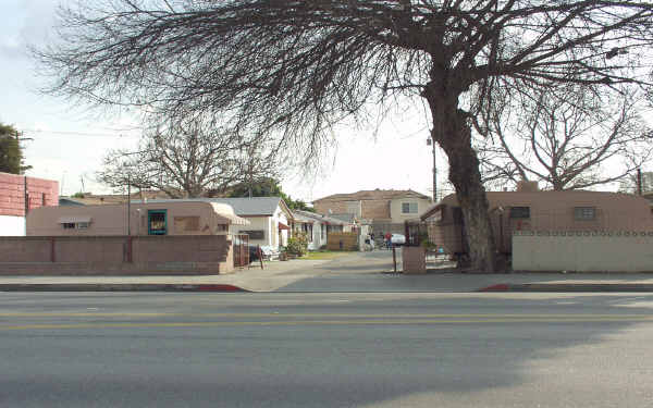 11208 Garvey Ave in El Monte, CA - Building Photo