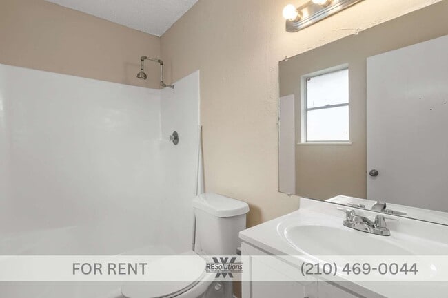 8219 Glen Lark in San Antonio, TX - Building Photo - Building Photo