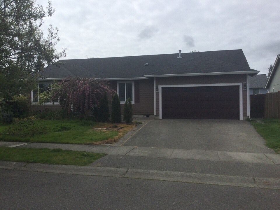 10415 Red Fern Ct SE in Yelm, WA - Building Photo