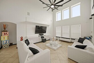 249 Castlegate Ln in Houston, TX - Building Photo - Building Photo