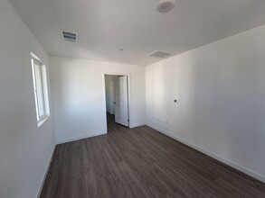 7319 Millers Pt Ln-Unit -7319 Millers Point Lane Unit B in Bakersfield, CA - Building Photo - Building Photo